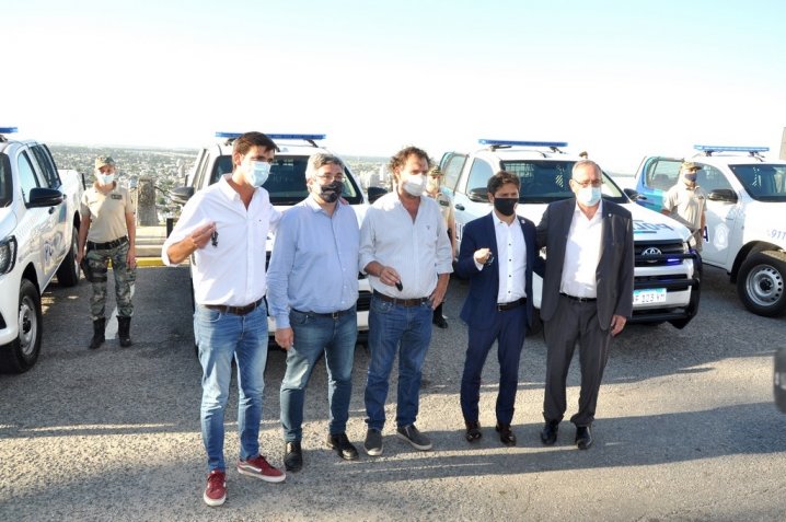 Kicillof en Tandil: encuentro con sectores productivos, entrega de patrulleros y tercera dosis libre para mayores de 30